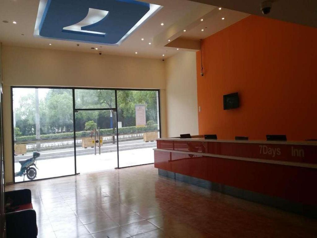 7 Days Inn Shanghai Minhang Dongchuan Road Jiaotong University Exterior foto