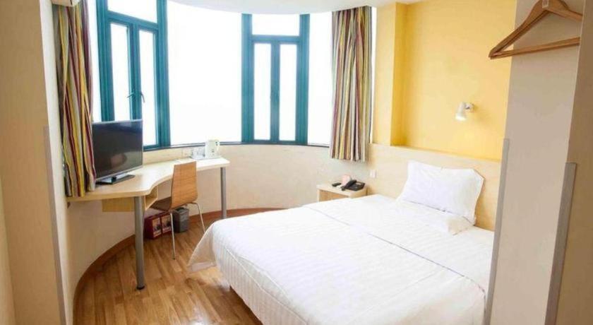 7 Days Inn Shanghai Minhang Dongchuan Road Jiaotong University Exterior foto
